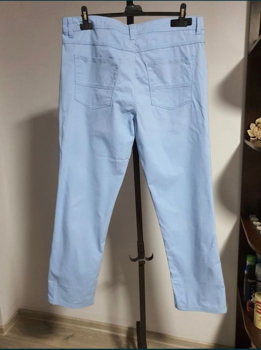 Pantaloni barbatesti, bumbac, model usor slim;