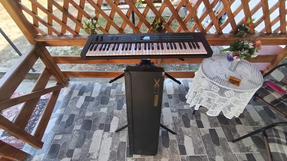 Vând Yamaha DX 27