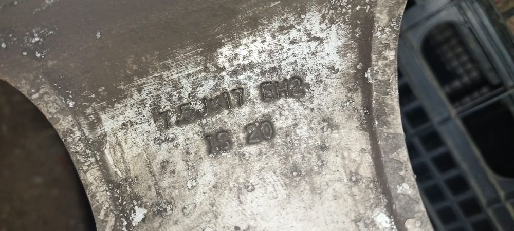 Bridgestone Blizzak LM005 225/50/R17 iarna aproape noi