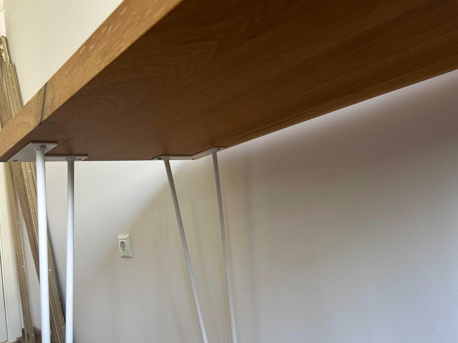 Маса/бюро с плот от дъб и метални крака