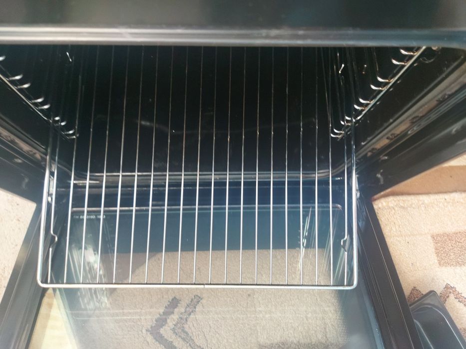 Vând cuptor electric, arată impecabil de bine,este bine intretinut