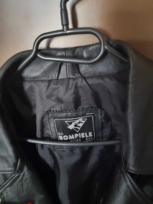 Geacă din piele naturala.