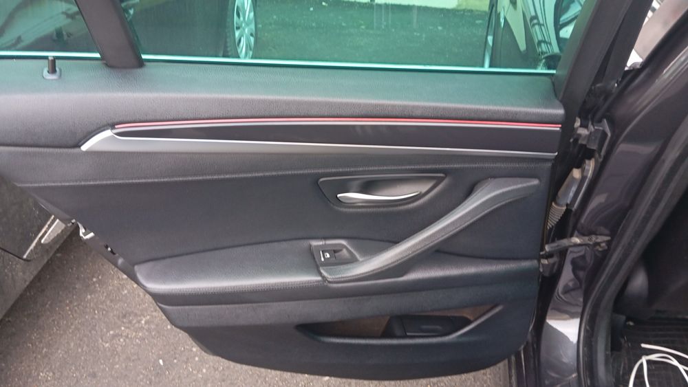 Retapitari plafoane, detailing auto și lumini ambientale