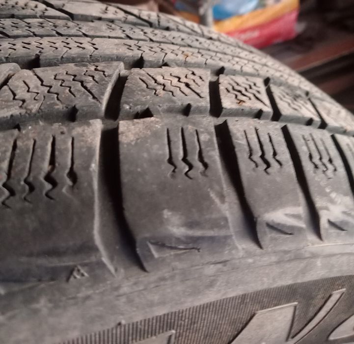 Шины зимние 2 штук