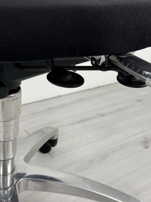 Drabert Entrada е стилен и модерен стол ергономичен дизайн,