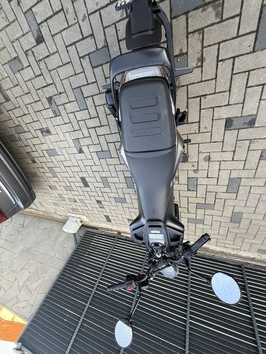 Husqvarna svartpilen 401 an 2023 cu 3700 km