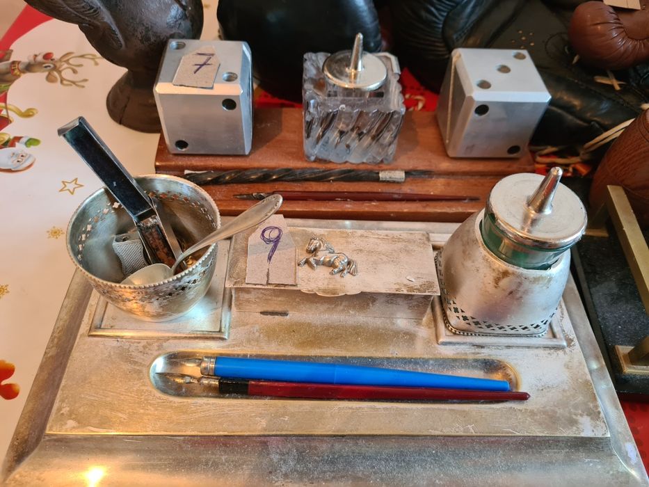 Bastonul ajutator din lemn si alte obiecte vechi