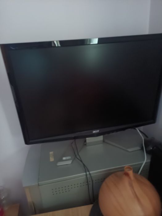 Продавам монитор Acer 24