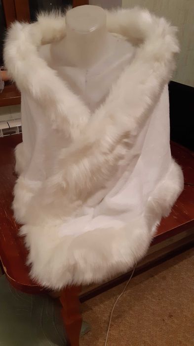 Свадебное платье, шубки