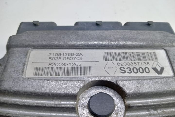 Calculator Motor  ECU 8200387138 / 215842882A / 5025950709 Renault Sc
