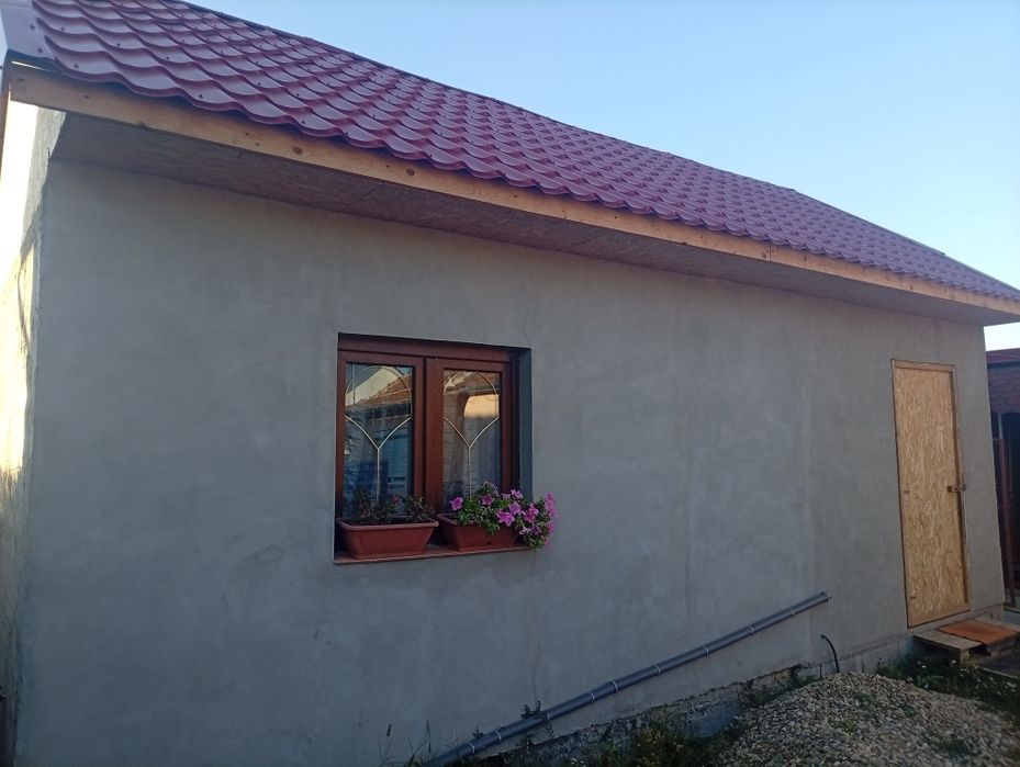 Vind casă 3 camere