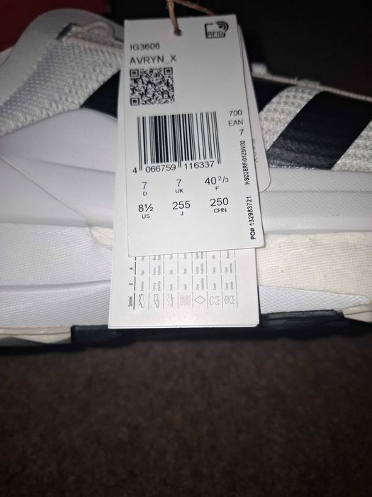 Аdidas AVRYN номер 39 1/3 и 40 2/3