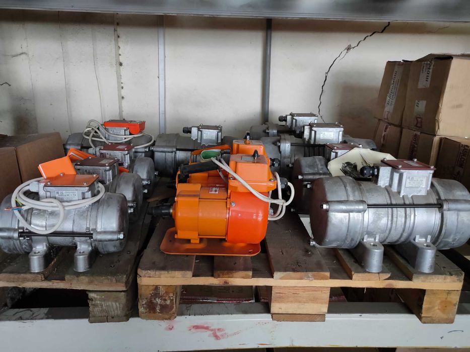 Вибратор площадочный