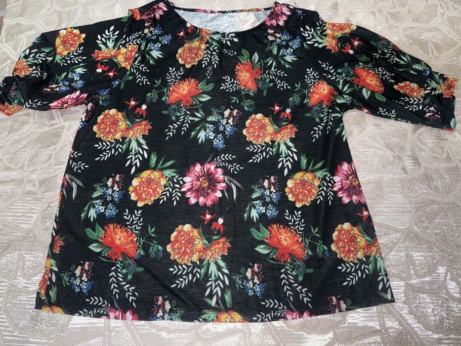 Блузки женские и юбки