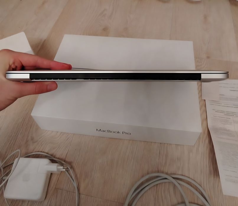 MacBook Pro 2015 8/256. Full