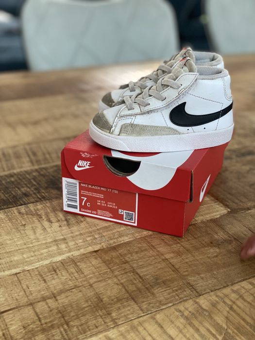 Детски кецове Nike 27 и 23,5