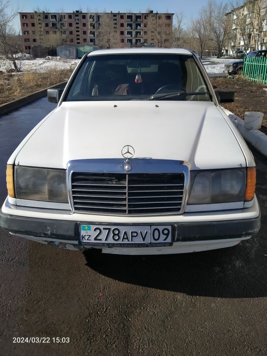 Срочно продаю Мерс 124 на полном ходу.