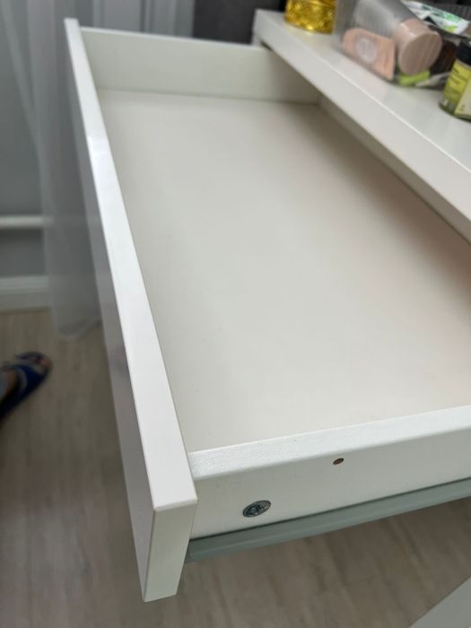 Продаётся письменный стол