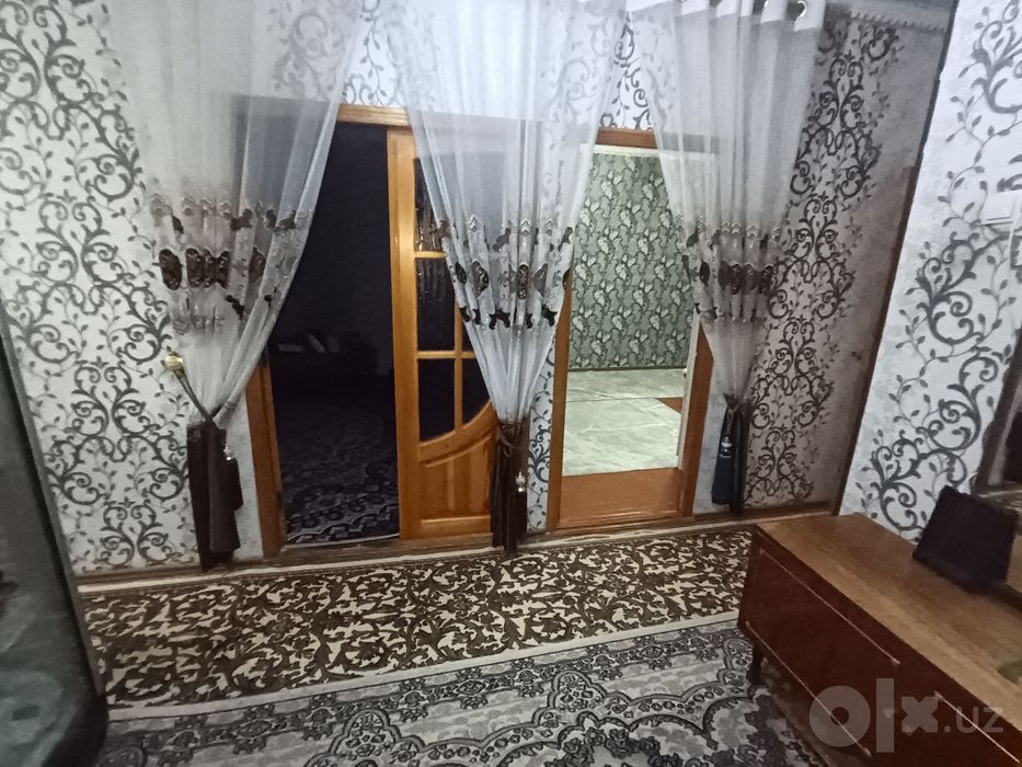 Кибрай центирида Уй сотилади 3/2/4