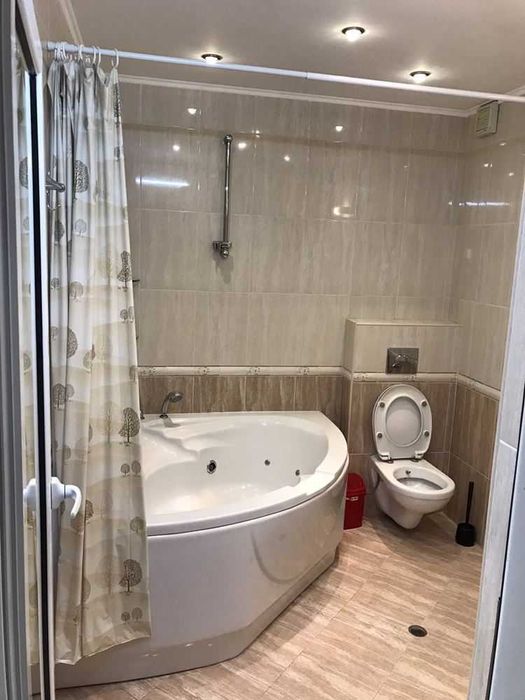 Дава се под наем Многостаен апартамент в Пловдив, Кършияка - 140 кв.м за 714 € - Снимка #21