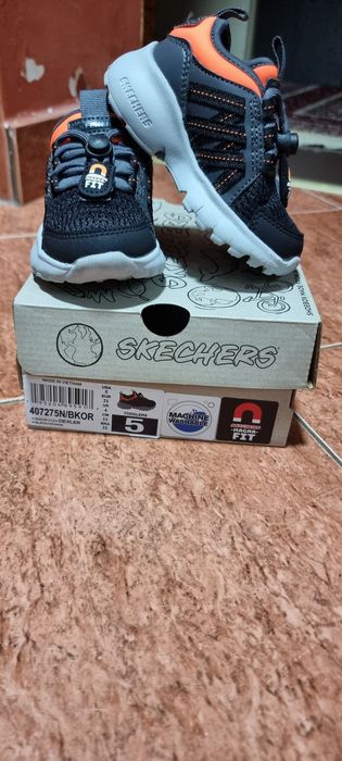 Adidasi Skechers