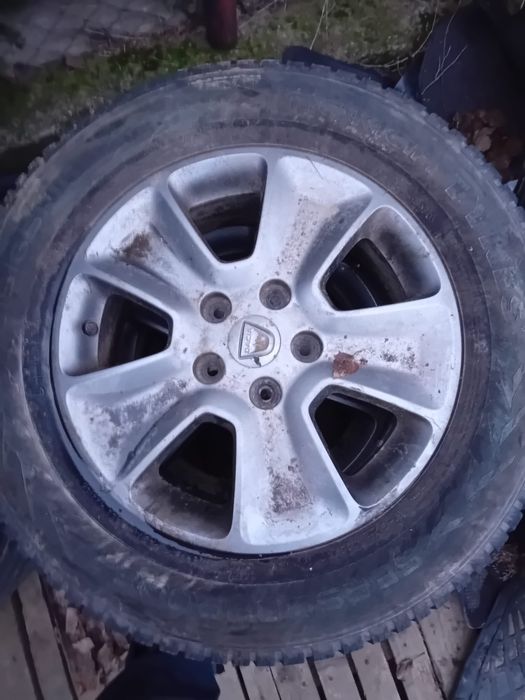 Jante 16” anvelope iarna 215 65 16 dacia duster pretul este / bucata