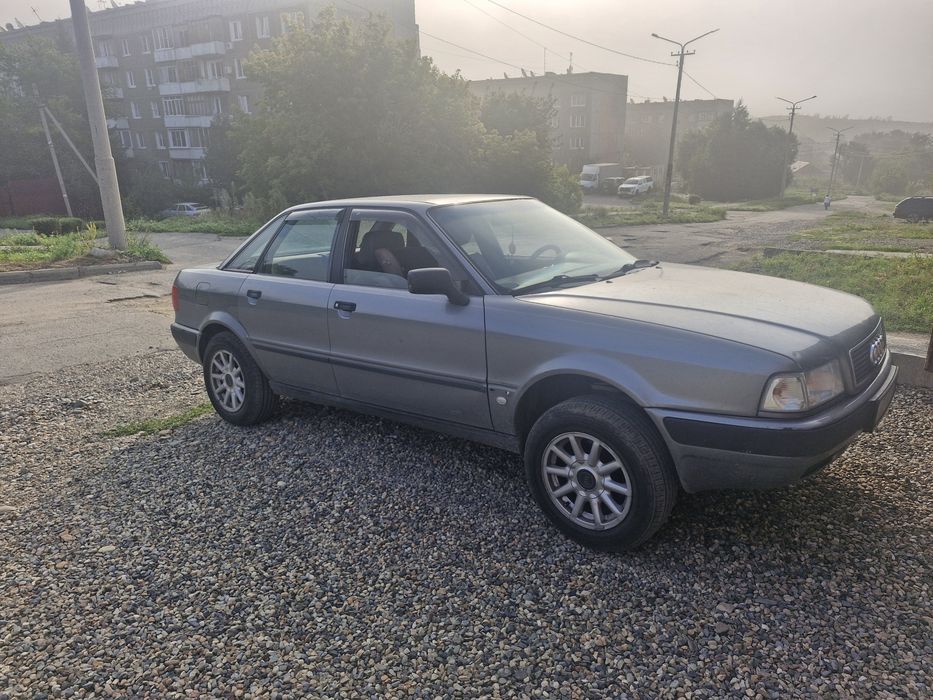 Автомобиль AUDI 80 B4