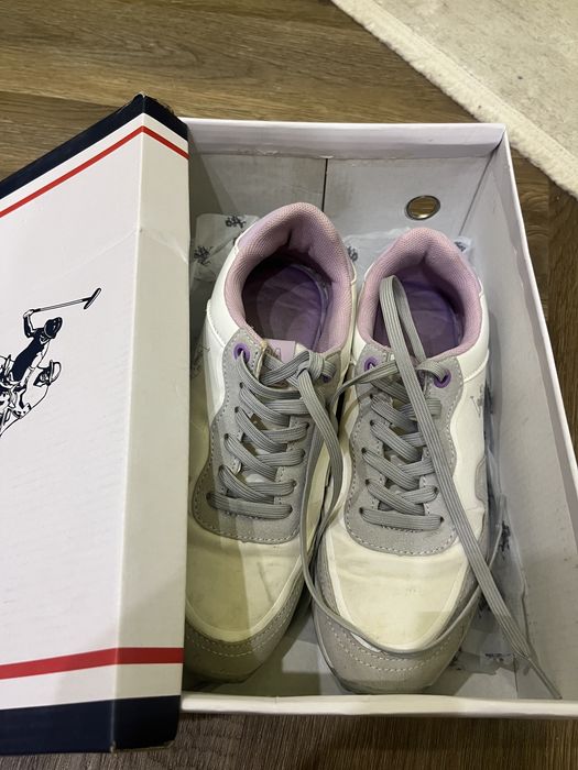 Кроссовки женские