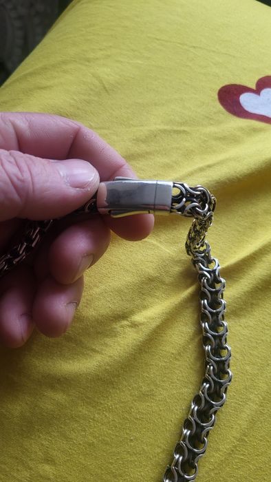 Цепочка и крест.