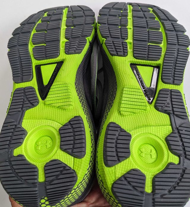 Under Armour HOVR Machina 2 мъжки сиви маратонки номер 41 от Сащ