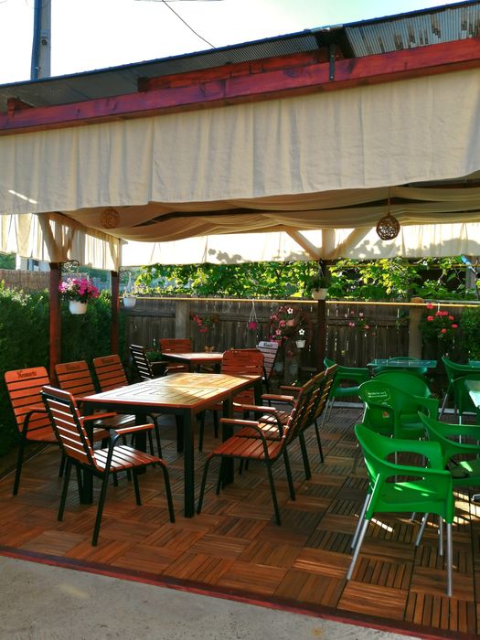 Persoana fizica vând locație de pizzerie restaurant