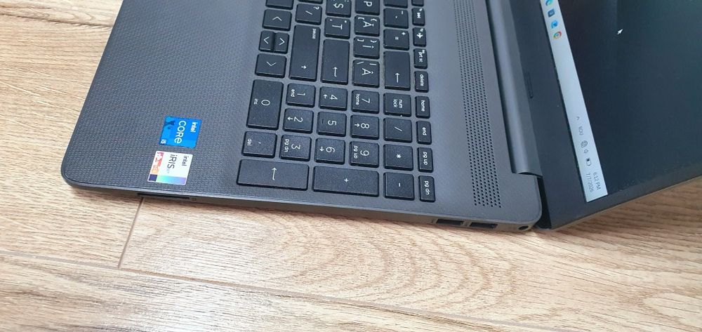 Laptop HP 250 i5 1135G7, 8GB RAM, SSD 512GB, Iris Xe