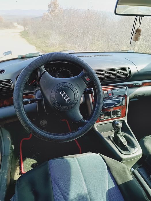 : Audi A4 1.9 TDI Quattro (1998 г.) – Обслужена, без ръжда, всичко платено!Текст на обявата:Продавам Audi A4 B5 Avant 1.9 TDI Quattro, 1998