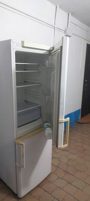 Продам холодильник ь/у