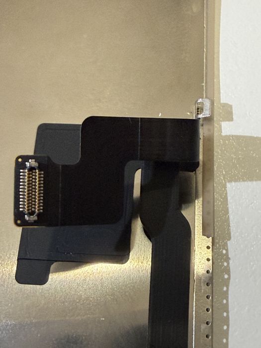 Оригинальный apple шлейф экрнаа iphone 16 pro