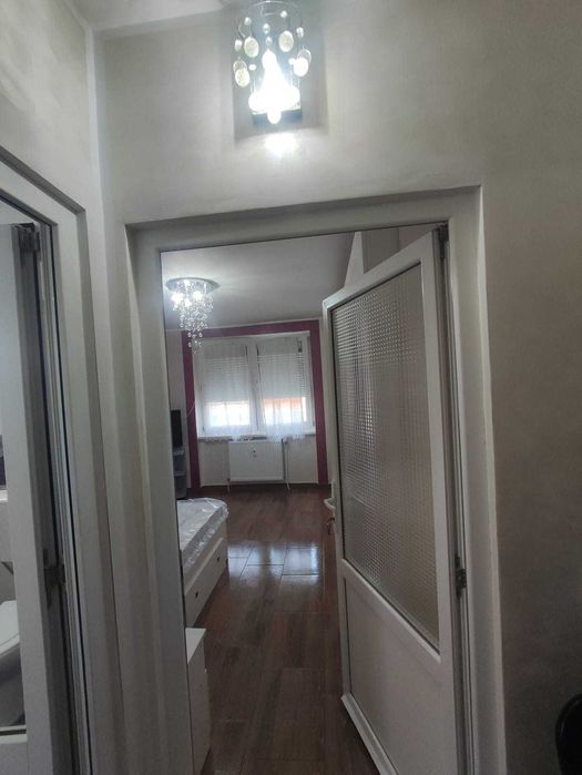 Închiriez garsoniera