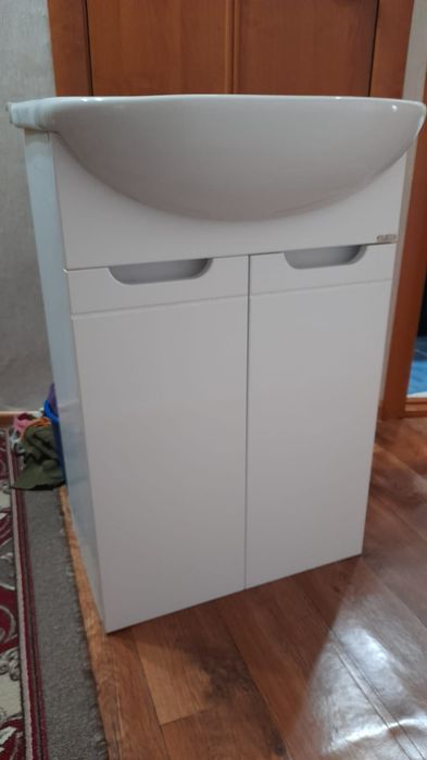 Умывальник с тумбой