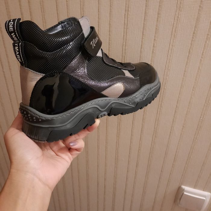 Продам кожаные ботинки Tiflani