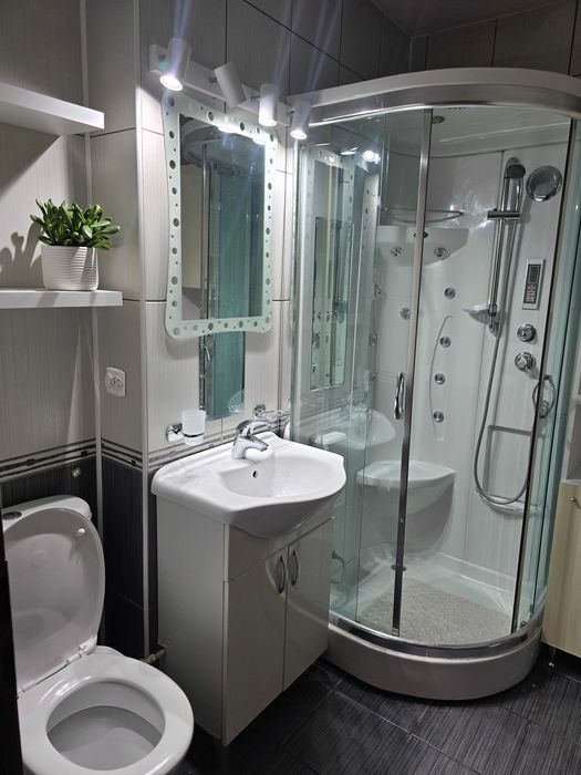 Închiriez apartament 4 camere,Iași,Alexandru cel Bun