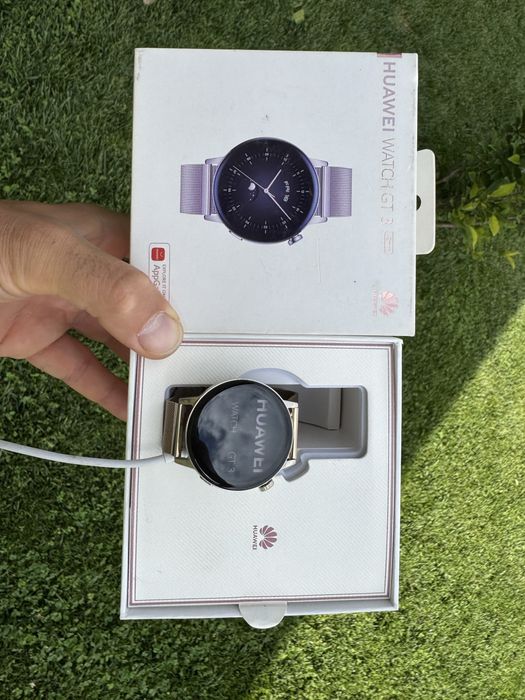 Smartwatch HUAWEI GT 3 gold de 42mm impecabil ca nou ORIGINAL, cutia lui cu serie