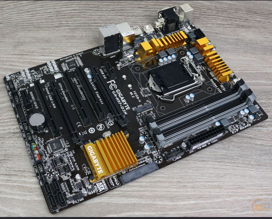 Материнская плата