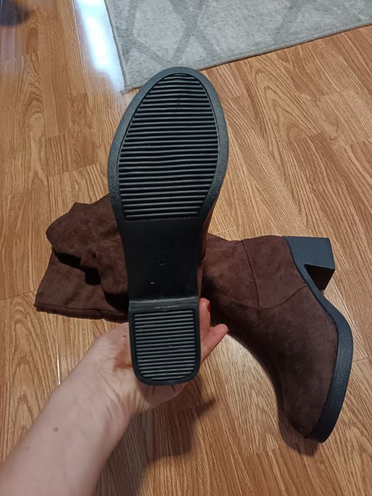 Cizme lungi maro, mărimea 38 – noi, elegante și comode

Cizme lungi, m