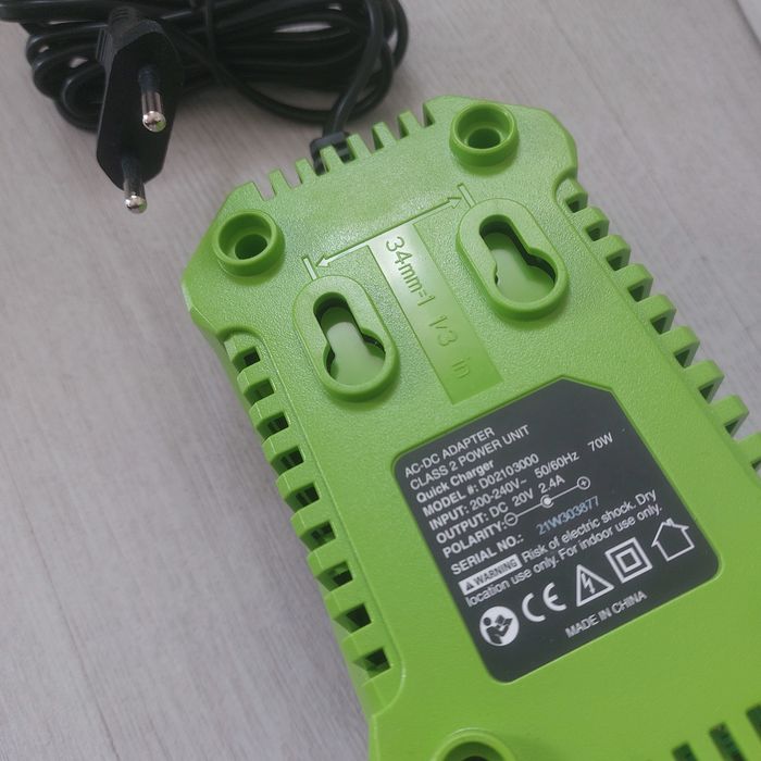 Професионално бързо зарядно Lux-Tools 20V (1 PowerSystem) - 2.4A / 70W