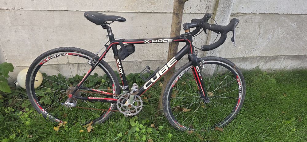 Bicicleta cursiera  CUBE  x race