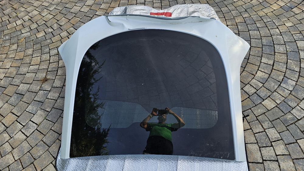 Заден капак оборудван Тесла Модел Y Tesla model Y задно стъкло