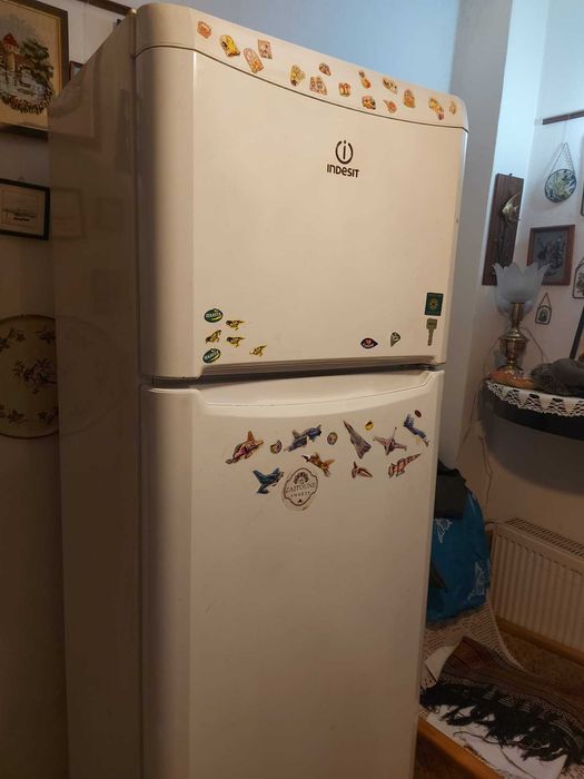 Vand combina frigorifica INDESIT functionala convenabil ,consum mic