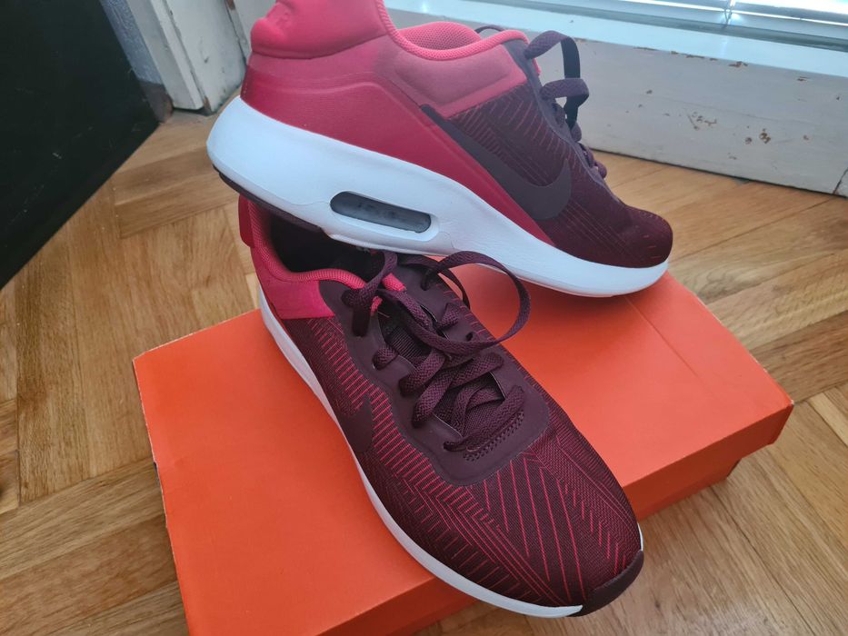 Маратонки Nike revolution 40