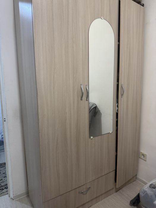 Шкаф за 18 000.