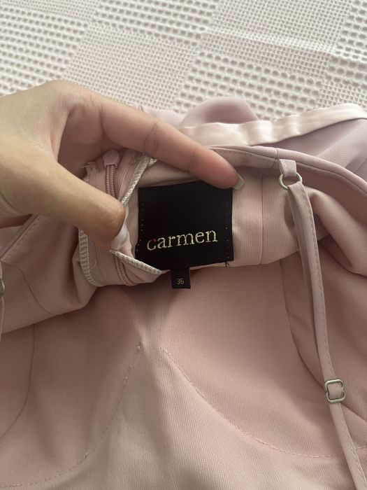 Официална рокля носена 1път