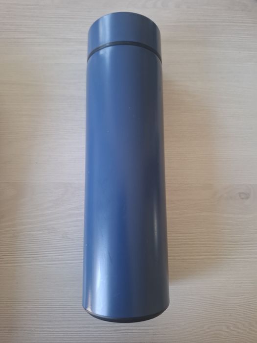 Продается новый, регулирующий температуру термос, объем 500 мл.у